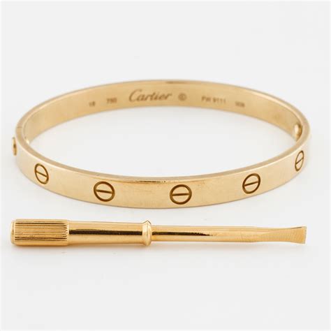 love bracelet di cartier|cartier love bracelet true story.